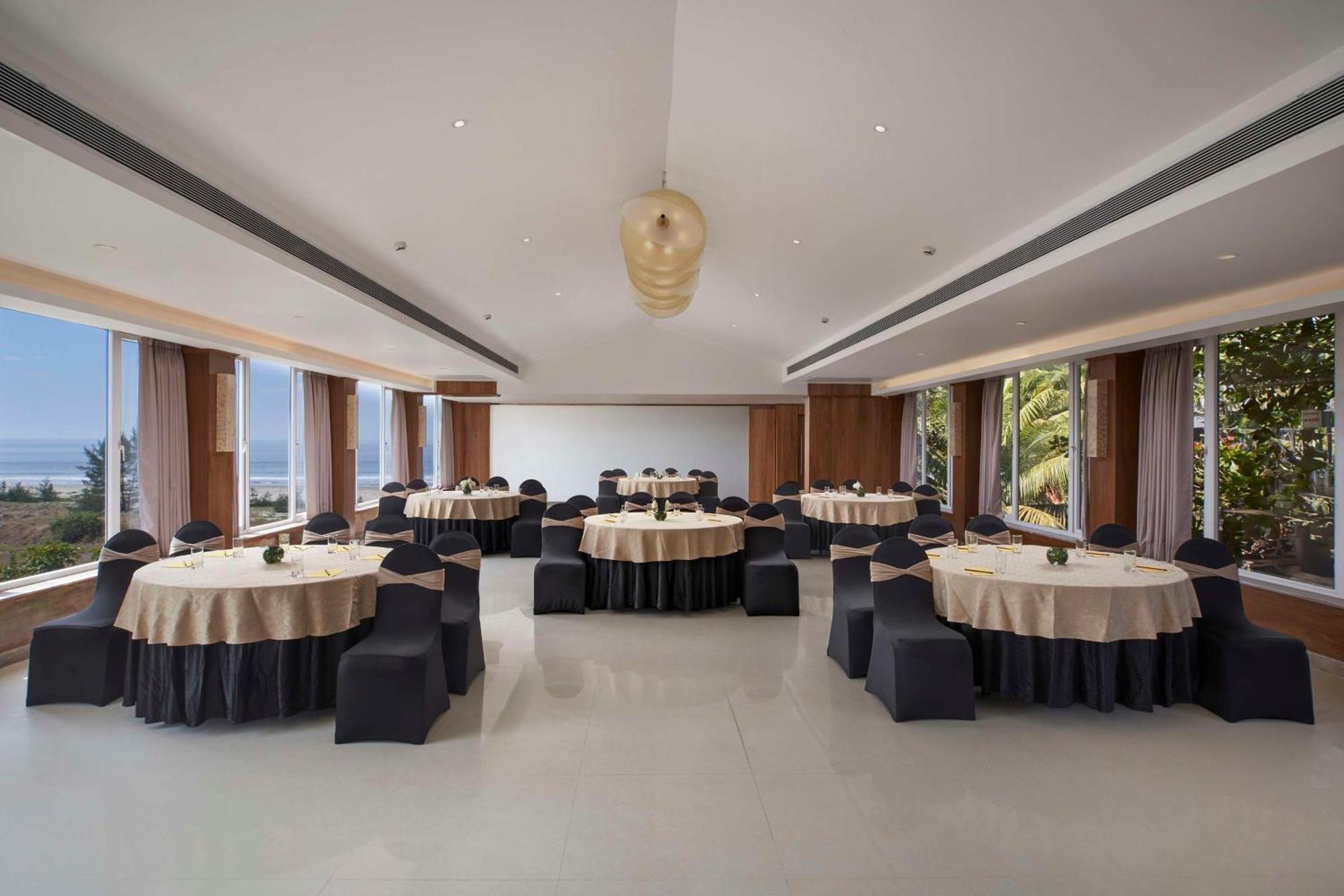 Mandrem Beach Resort, A Member Of Radisson Individuals Retreat Esterno foto